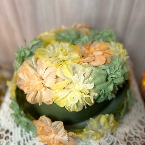 Vintage Elegant Floral Hat with Pastel Accents main image 7
